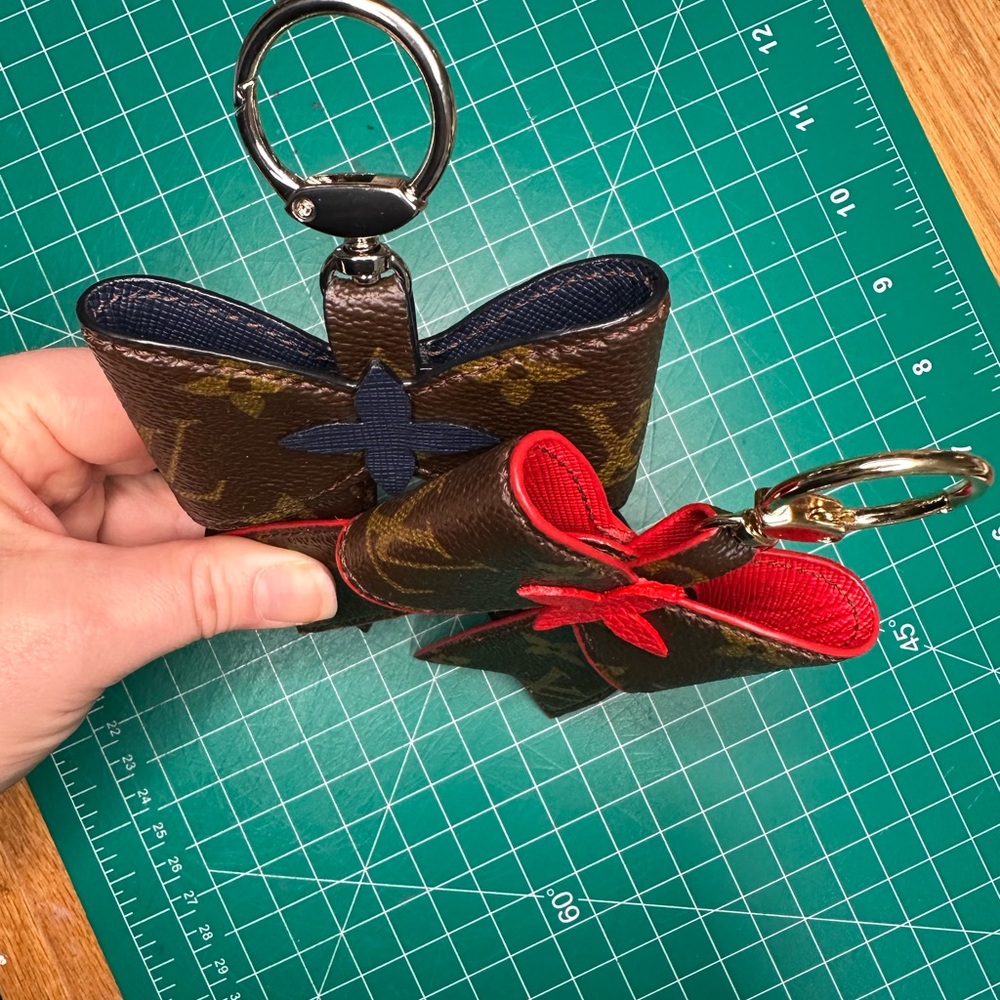 New design Leather Bow Bag Charm or Key Chain Accessory - Picture 13 of 14